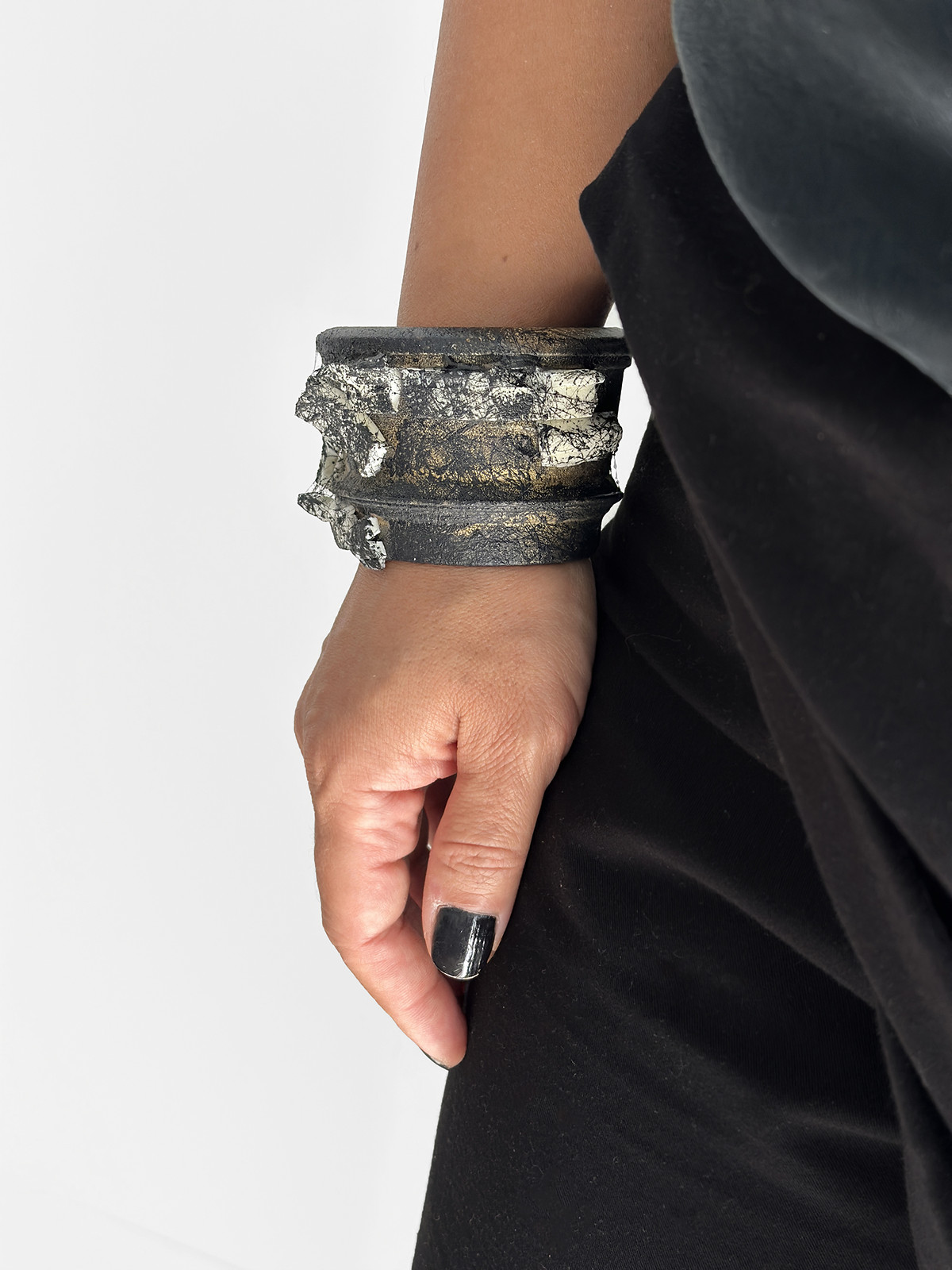 Persistenza piece 6 worn on the wrist against a black sleeve, recomposed jewelry by Nobahar Design